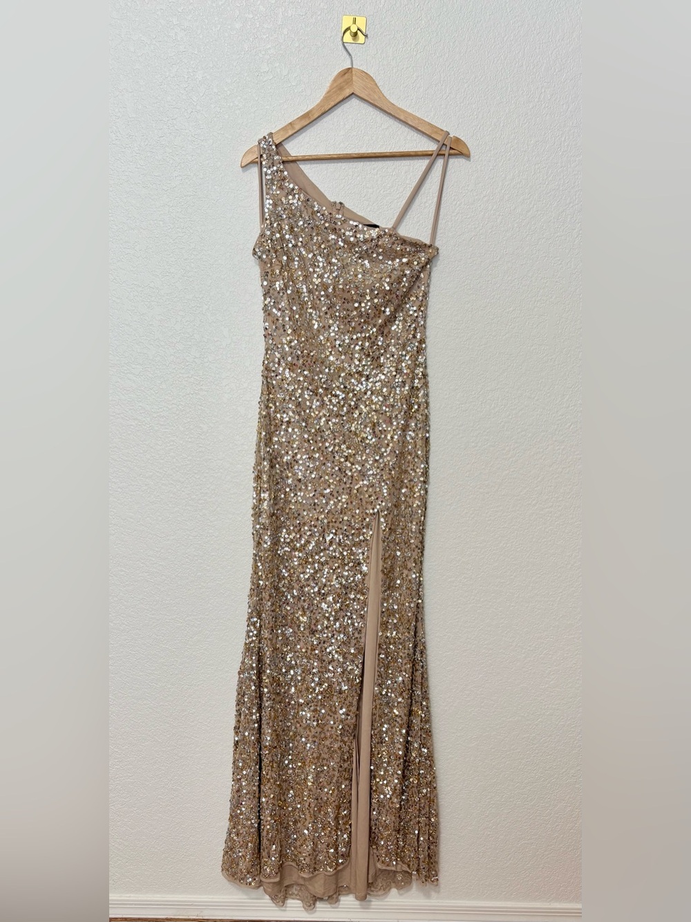 Mac Duggal Nude Silver Sequin One Shoulder Gown Size 6 Formal Statement Dress